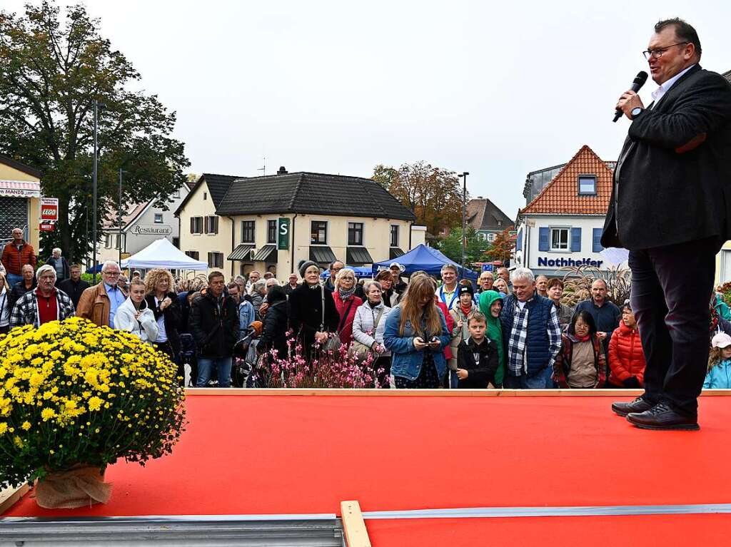 Gewerbeverbandsvorsitzender Peter Lob freute sich ber den guten Besuch und betonte, mit wie viel Herzblut alle Mitarbeiter in den Geschften an einem solchen Tag zugange sind.