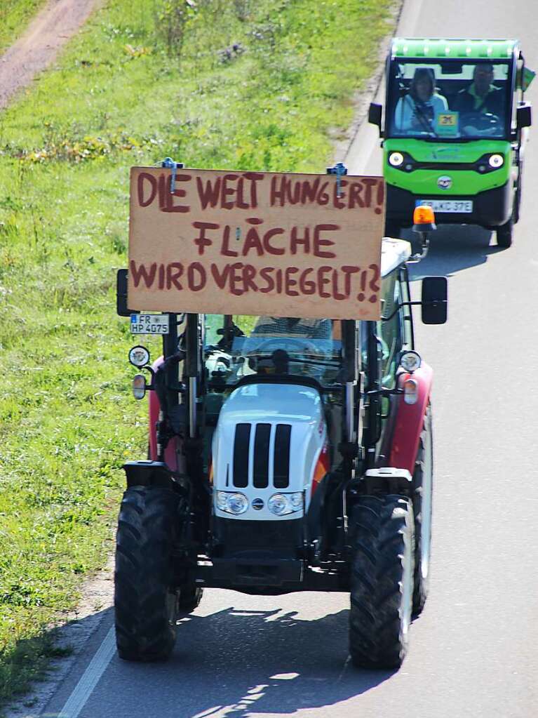 Mit Rdern und Traktoren kamen die Demonstranten nach Gottenheim auf die 