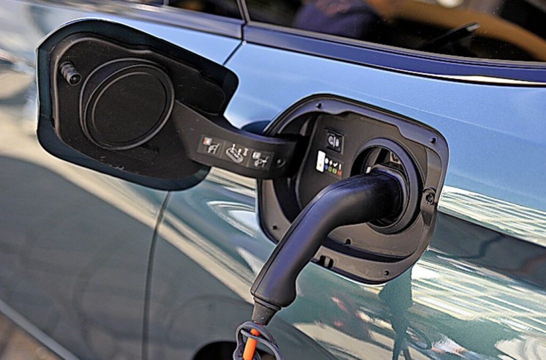 Elektrisch ist bei Autos Trumpf.  | Foto: Hans-Peter Müller