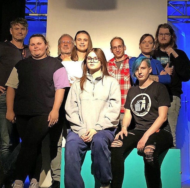 Das Ensemble des Jungen Theaters mit (...nan Zipser steht wieder auf der Bhne.  | Foto: Junges Theater