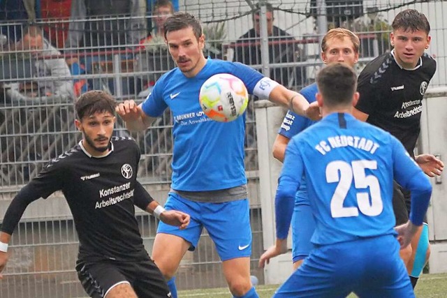 Kein Durchkommen gab es in Konstanz f...es FC Neustadt um Paul Brosi (rechts).  | Foto: Bernd Seger