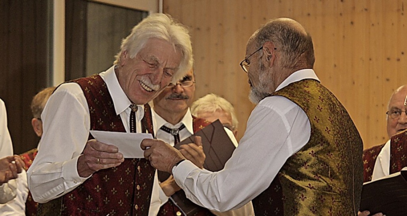 Alfres Schnekenburger (links) wurde geehrt.  | Foto: Gert Brichta