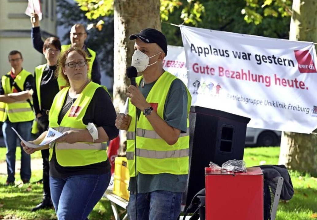 Am Universitätsklinikum in Freiburg fanden  am Montag zwei Kundgebungen statt.   | Foto: Thomas Kunz