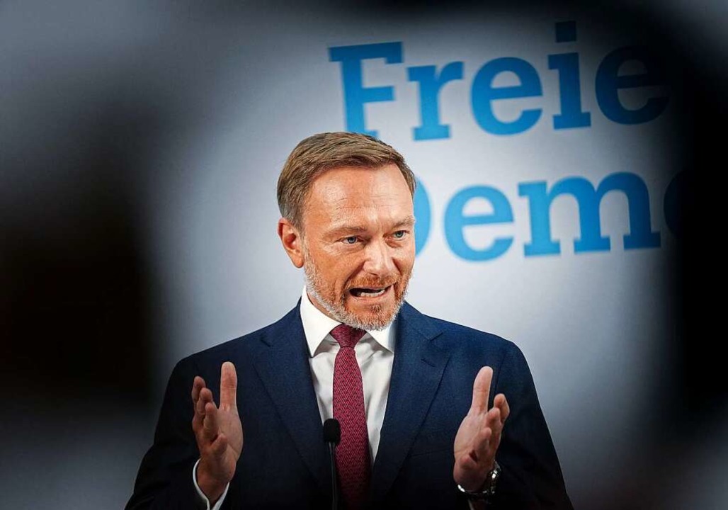 Nach der Schlappe bei der Wahl in Nied...ndigt, das Profil der FDP zu schärfen.  | Foto: Kay Nietfeld (dpa)