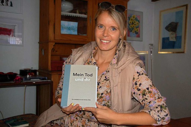 Nadine Sss stellt ihr Buch &#8222;Mei...Leitfaden fr den Fall der Flle, vor.  | Foto: Petra Wunderle