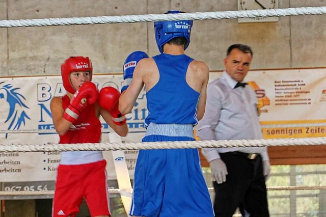 Vittorio Marra vom Boxclub Riegel (rot...tembergischen U18-Meisterschaften aus.  | Foto: Ruth Seitz