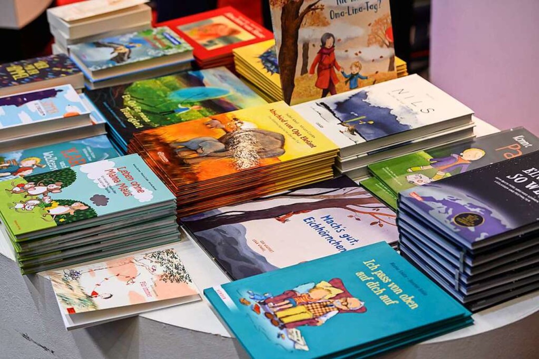 Bcher knnen Kindern helfen, das Thema Tod besser zu verstehen.  | Foto: OLIVER_SAUL_FOTOGRAFIE