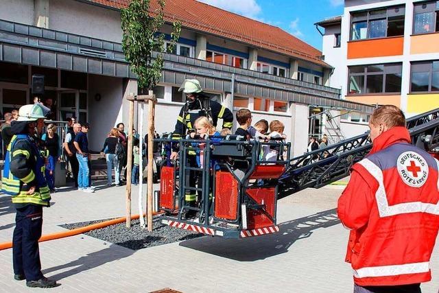 Neues Feuerwehrhaus und Fahrzeuge in Meienheim ist eingeweiht