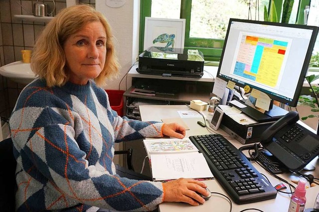 Sorgenvoller Blick: Astrid Jehle, Leit...Waldshut, sitzt an ihrem Schreibtisch.  | Foto: Ursula Freudig