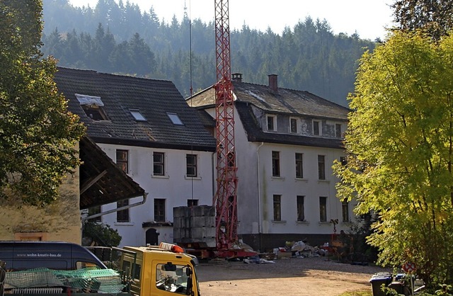 Das Traditionsgasthaus wird fr Wohnzwecke saniert und umgebaut.  | Foto: Rolf-Dieter Kanmacher