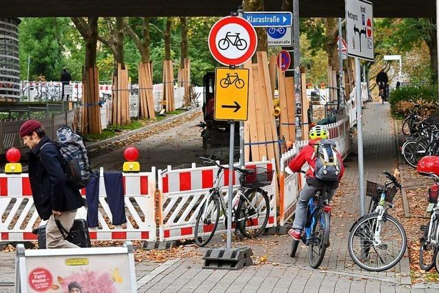 Viele Freiburger Radfahrer missachten Durchfahrtsverbote an Baustellen