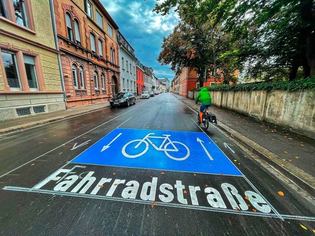 In der Stadt Lrrach gibt es bereits einige Fahrradstraen.  | Foto: Barbara Ruda
