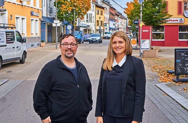 Der Vorsitzende der Servicegemeinschaf...t am Sonntag in der Wehrer Innenstadt.  | Foto: Julia Becker