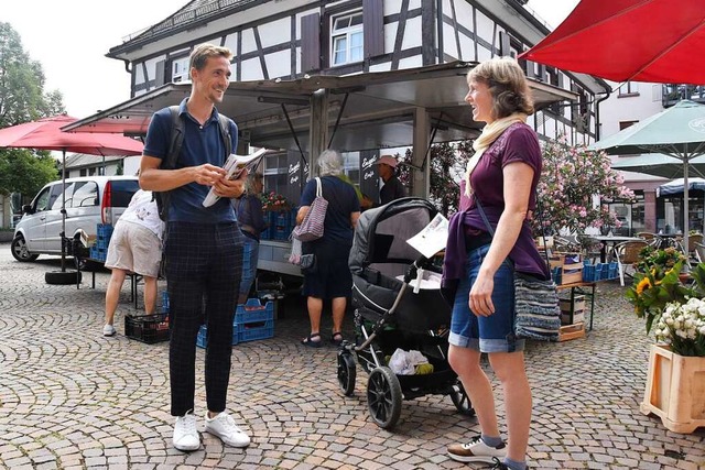 Walz sucht im Wahlkampf das Gesprch mit den Menschen auf dem Marktplatz.  | Foto: Sebastian Krger