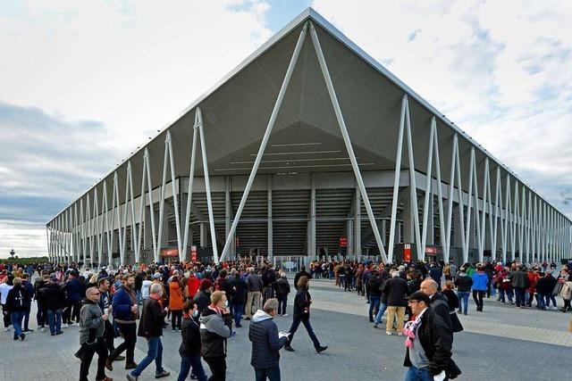 Im Europa-Park-Stadion fehlt Platz hinter den Tribünen – SC-Vorstand kritisiert Baufirma