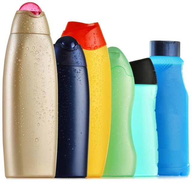 Schlecht recycelbar: Shampooflaschen sind hufig aus Polyethylen.  | Foto: monticellllo (stock.adobe.com)