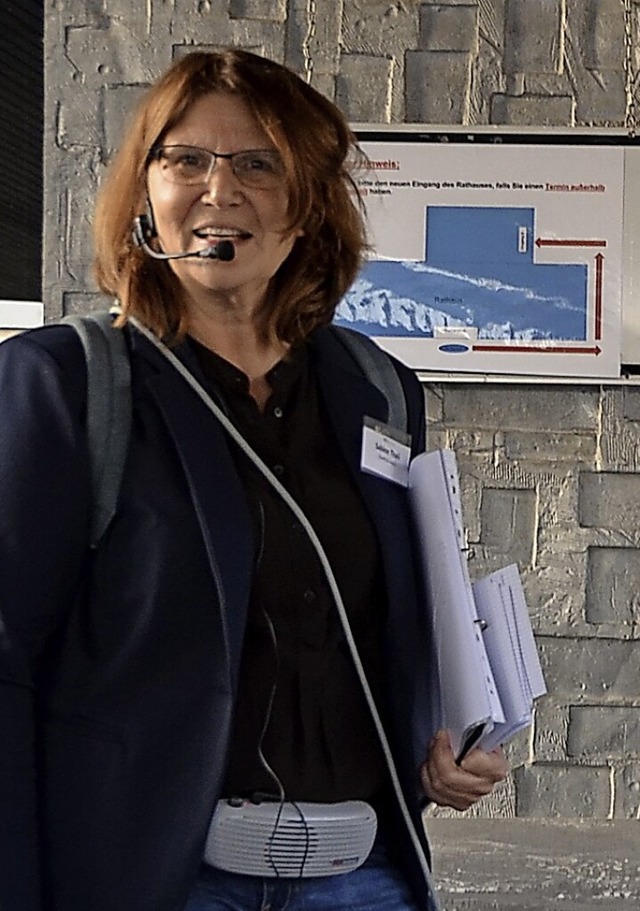 Sabine Theil wusste viele Details ber die Erhebung Weils zur Groen Kreisstadt.  | Foto: Yvonne Siemann