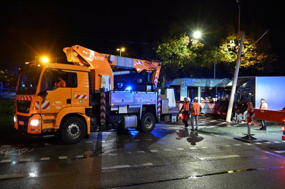 Der Unfall sorgte am Abend fr starke Verkehrsbehinderungen.  | Foto: Thomas Kunz
