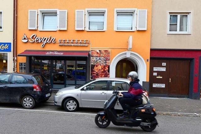 Geruchsbelstigung durch Grill-Restaurant: Statt Urteil ein neues Gutachten
