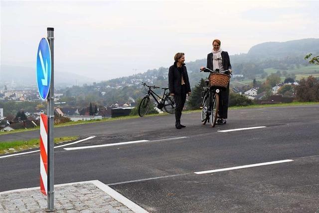 Radfahrer und Fußgänger kommen auf der Lucke bei Lörrach jetzt besser über die Straße