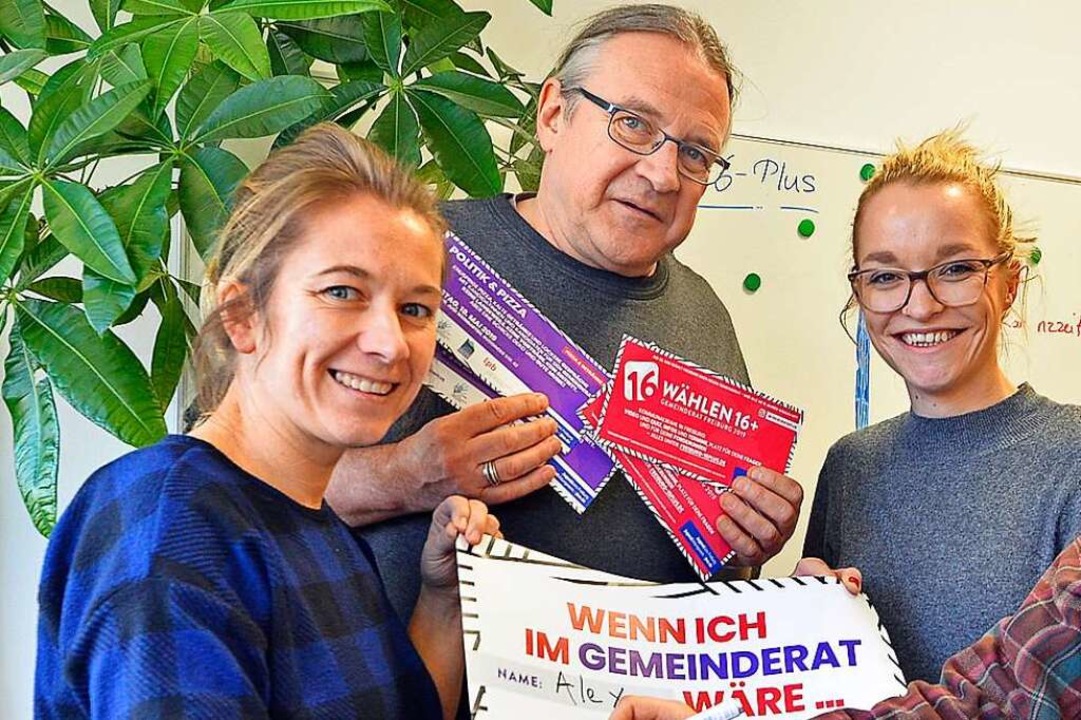 Christine Golz, Jürgen Messer und Ronj...off (von links) motivieren zum Wählen.  | Foto: Michael Bamberger