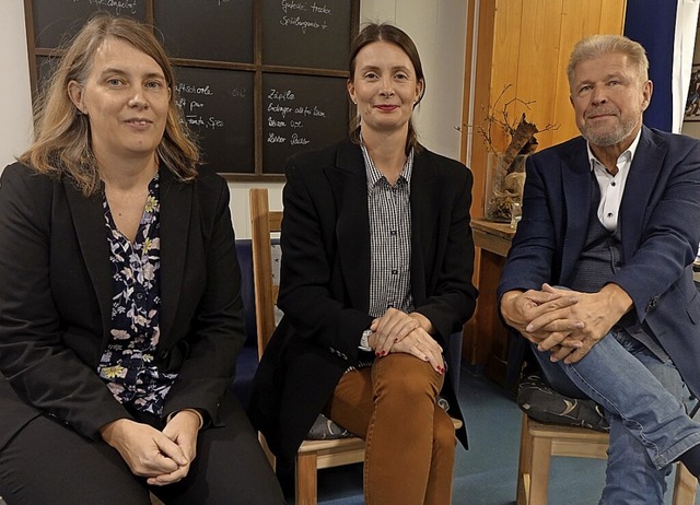 Die Schopfheimer VHS-Leiterin Katrin N...hanna Altmann und Wernfried Hbschmann  | Foto: Roswitha Frey