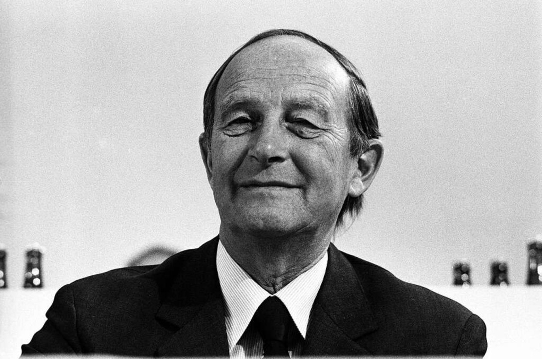 Hans Filbinger whrend des CDU-Parteitags in Hannover im Jahr 1976.  | Foto: imago stock&people