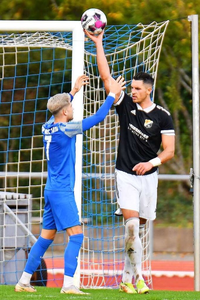 &#8222;Dann hol&#8217; ihn Dir doch&#8...ic nach dem 2:2 den Ball haben wollte.  | Foto: Neithard Schleier