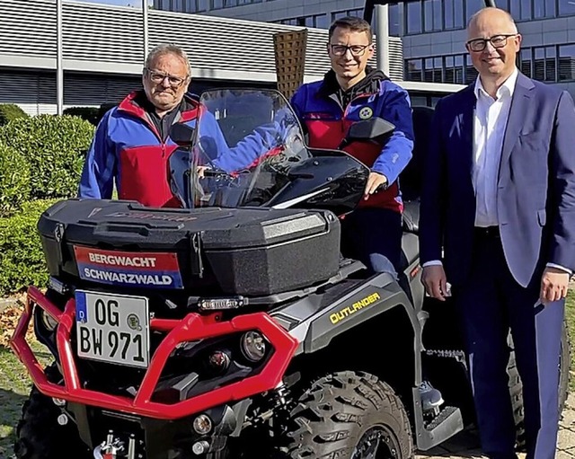 Prsentierten ihr neues ATV (v. l.):  ...d Michael Fischer mit Jrgen Riexinger  | Foto: Sparkasse Offenburg/Ortenau
