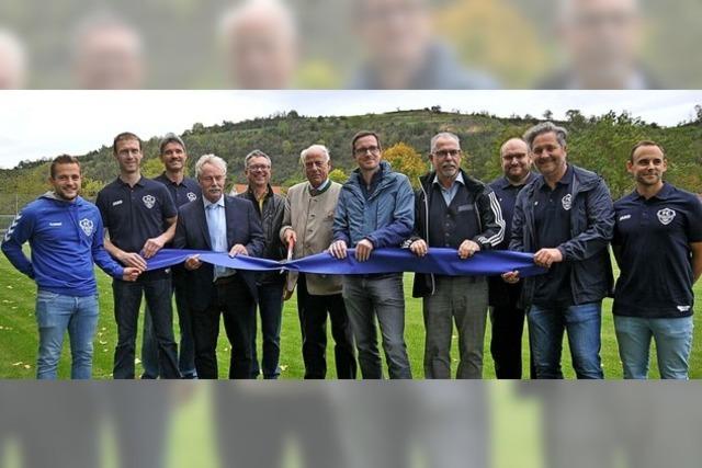 Dem Hartplatz in Niederrimsingen trauert niemand nach