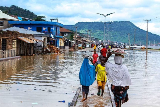 Die Fluten sollen mehr als 45000 Huser zerstrt haben.   | Foto: Fatai Campbell (dpa)