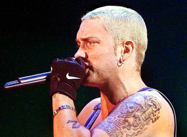 Eminem bei einem seiner Auftritte als Bad Boy des weien Rap 2001.  | Foto: Stefan Hesse (dpa)