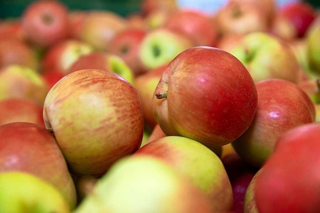 Am Samstag dreht sich in der Markthalle Basel  alles um den Apfel.  | Foto: Daniel Schfer (dpa)