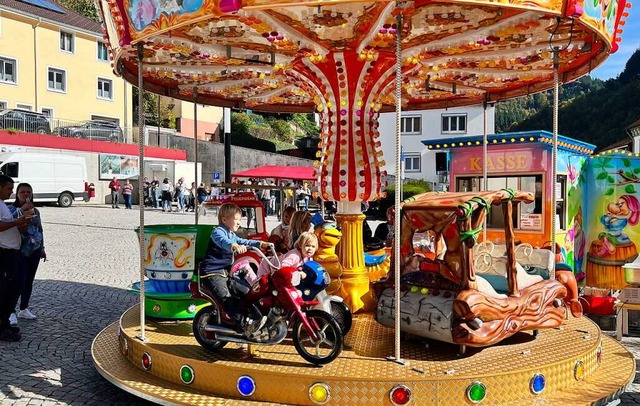 Rund ging&#8217;s am Kinderkarussell.  | Foto: Hans-Jrgen Hege