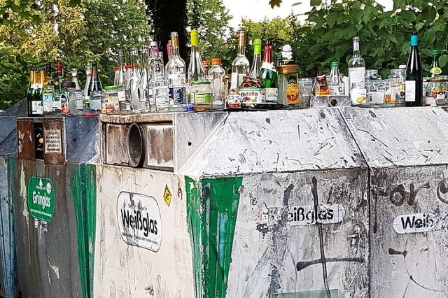 Die Feuerwehr wurde zum Einsatz am Glascontainer gerufen. (Symbolbild)  | Foto: Renate Gotterbarm 