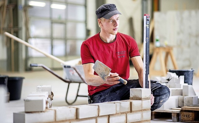Die Vielfalt an Berufen in der Bauwirt...sche bis zu  planerischen Ttigkeiten.  | Foto: Hauke-Christian Dittrich
