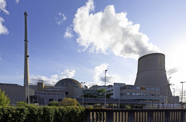 Das Atomkraftwerk Emsland in Lingen so...hen &#8211; nun kann es lnger laufen.  | Foto: Friso Gentsch
