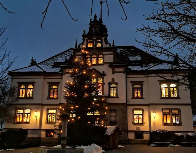 Mit dem Adventskalender und Weihnachts...Stadt weihnachtlich beleuchtet werden.  | Foto: Stadt Schnau