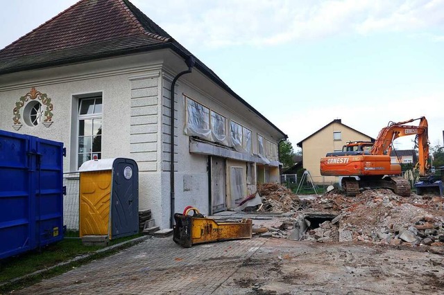 Der Anbau an der Turnhalle Rhina ist a...ind bisher weitgehend im Kostenrahmen.  | Foto: Martin Kpfer