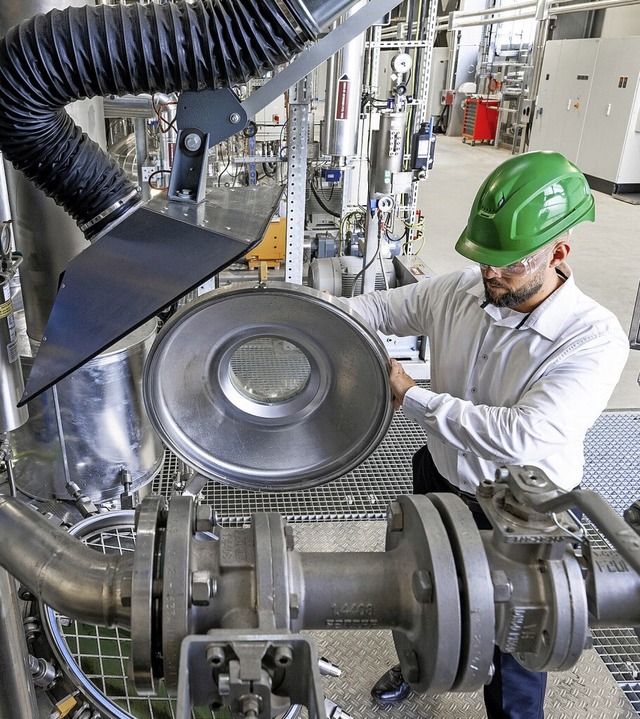 Blick in eine Emulsionslinie in einem Chemiewerk in Sachsen-Anhalt  | Foto: Hendrik Schmidt (dpa)