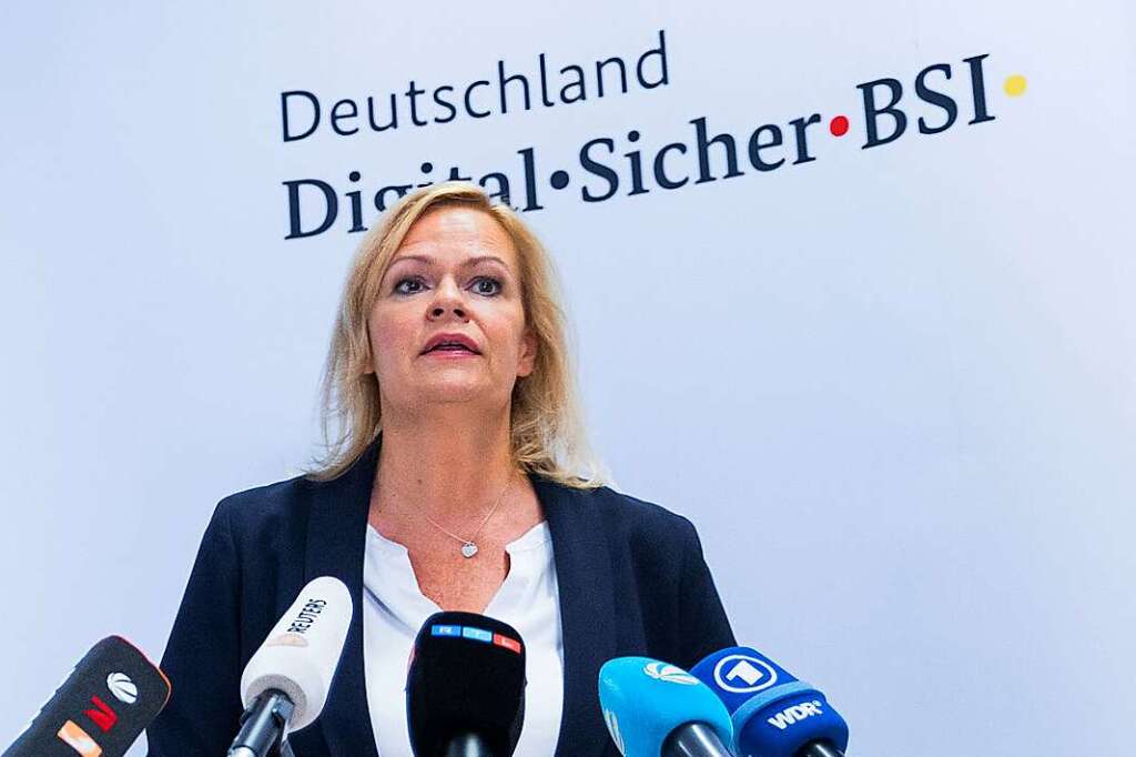 Innenministerin Faeser Entlässt BSI-Chef Schönbohm - Deutschland ...