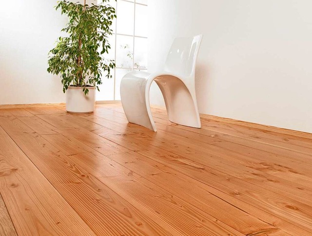 Ein Echtholzboden aus heimischer Dougl...Holz  bringt mehr Wrme in einen Raum.  | Foto: FRANK Holz