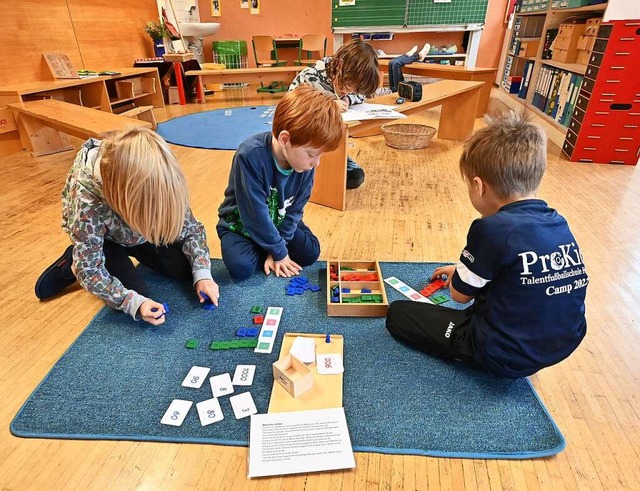 Den Kindern gefllt&#8217;s: gemeinsames Lernen auf dem Boden.  | Foto: Michael Bamberger