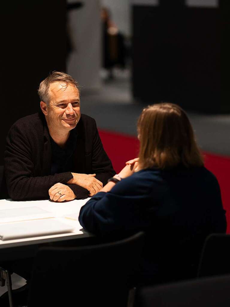 o Lendle, Verleger des Carl Hanser Verlages, spricht im Literarischen Agentenzentrum (LitAG) der Frankfurter Buchmesse mit Sabine Pfannenstiel, Literaturagentin der Agentur Andrew Nurnberg Associates.