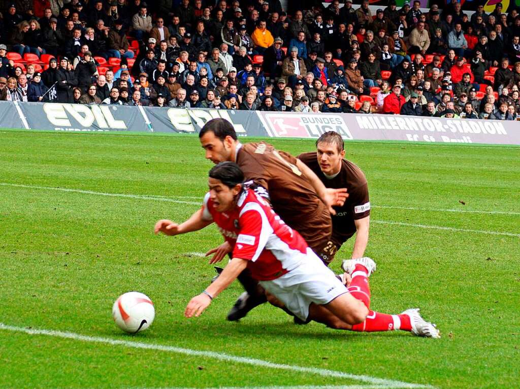 06. April 2008: Eine deftige Abreibung kassierte der Sportclub im April. 0:5 endet das Spiel im Hamburg, das hchste Ergebnis, das je in den Begegnungen zwischen diesen beiden Teams erzielt werden konnte.