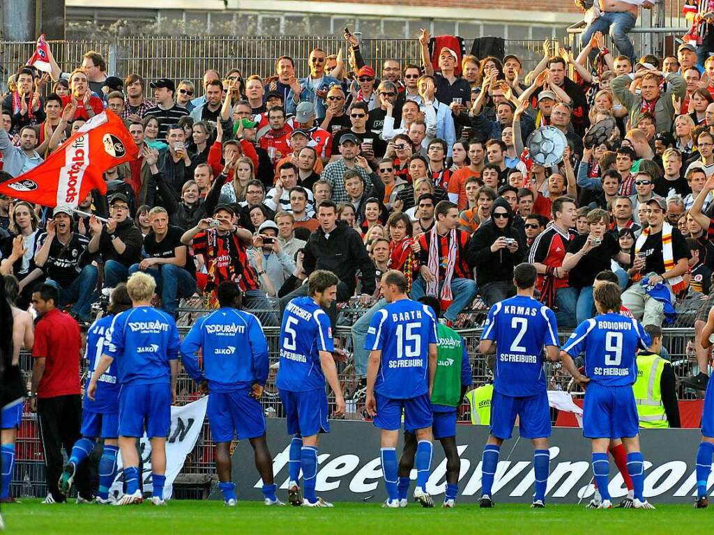 24. April 2009: Whrend die Freiburger das Hinspiel zu Null (2:0)  beenden konnten, mussten sie im Rckspiel einen Gegentreffer hinnehmen. Die drei Zhler wurden dennoch mit nach Freiburg genommen, 2:1 gewann der Sportclub am Ende.