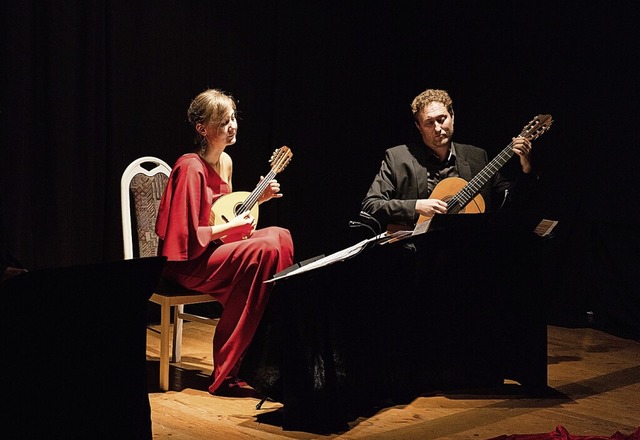 Katsia Prakopchyk und Jan Skryhan an Mandoline und Gitarre.  | Foto: Gabriele Zahn