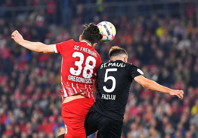 In der 119. Minute trifft Michael Greg... somit im Achtelfinale des DFB-Pokals.  | Foto: Achim Keller