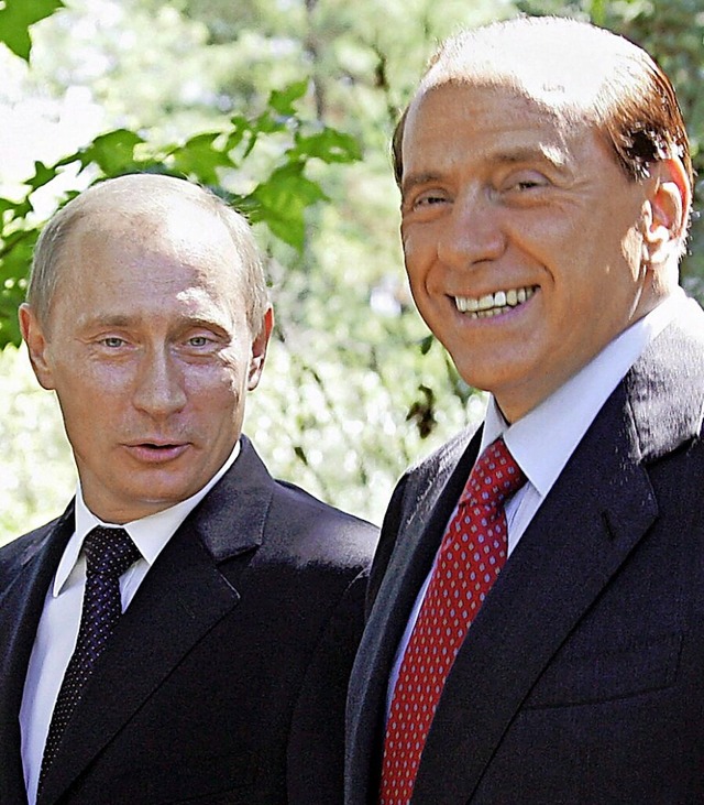 Befreundet: Putin (l.) und Berlusconi 2005  | Foto: A2800 epa Vladimir Rodionov/Itar-Tass Pool