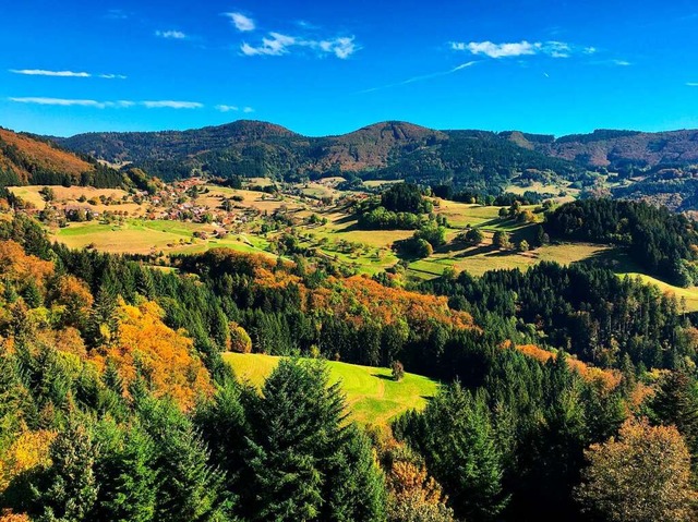 Die rund 1500 Einwohner Malsburg-Marze...n, die Hausberge von Malsburg-Marzell.  | Foto: Birgit-Cathrin Duval